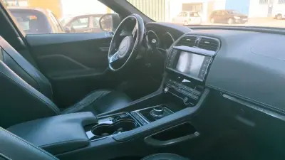 Jaguar F-Pace 2017 - 18900 EUR, 149000 km - 149000km - foto 13 de 23