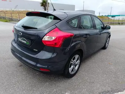 Ford Focus 2014 - 9900 EUR, 168000 km - AUTO.MOTO.pt - 168000km - foto 10 de 21