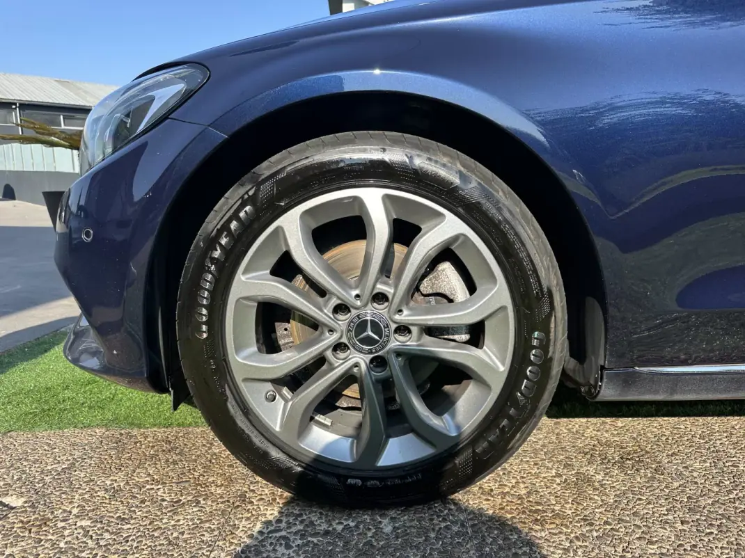 Mercedes-Benz C 180 2017 - 17900 EUR, 249000 km - 249000km - foto 21 de 58