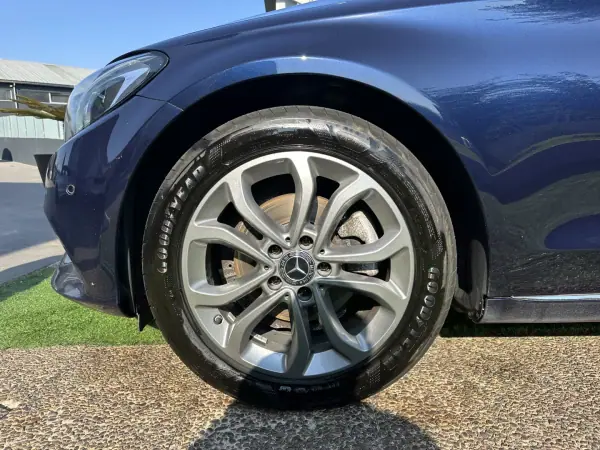 Mercedes-Benz C 180 2017 - 15900 EUR, 249000 km - AUTO.MOTO.pt - 249000km - foto 21 de 58