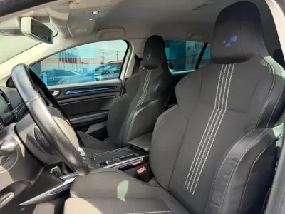 Renault Mégane Sport Tourer 2017 - 13300 EUR, 162000 km - AUTO.MOTO.pt - 162000km - foto 7 de 11