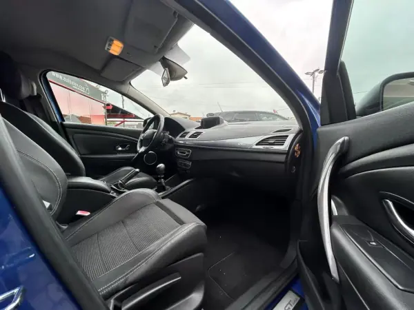 Renault Mégane Sport Tourer 2011 - 7500 EUR, 268066 km - AUTO.MOTO.pt - 268066km - foto 21 de 21