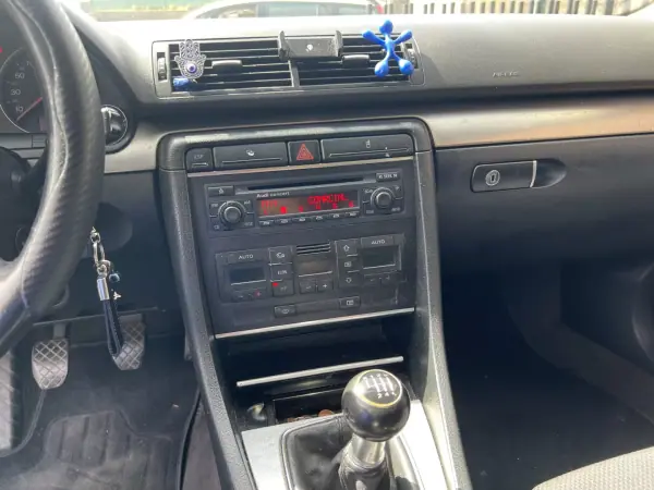 Audi A4 Avant 2002 - 3999 EUR, 323000 km - AUTO.MOTO.pt - 323000km - foto 8 de 12