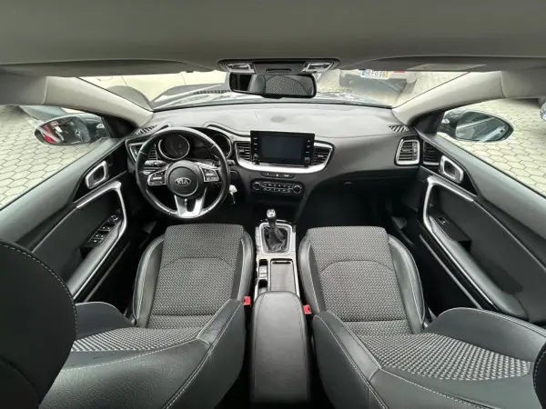 Kia XCeed 2020 - 14990 EUR, 162439 km - AUTO.MOTO.pt - 162439km - foto 13 de 19