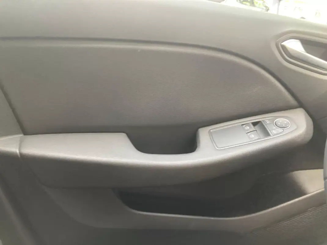 Renault Clio 2020 - 13890 EUR, 145621 km - AUTO.MOTO.pt - 145621km - foto 16 de 20