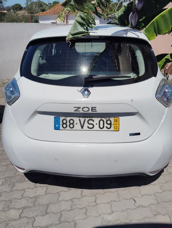 Renault Zoe 2018 - 9000 EUR, 135000 km - AUTO.MOTO.pt - 135000km - foto 3 de 6