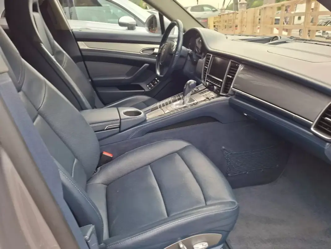 Porsche Panamera 2011 - 47900 EUR, 133621 km - 133621km - foto 23 de 36