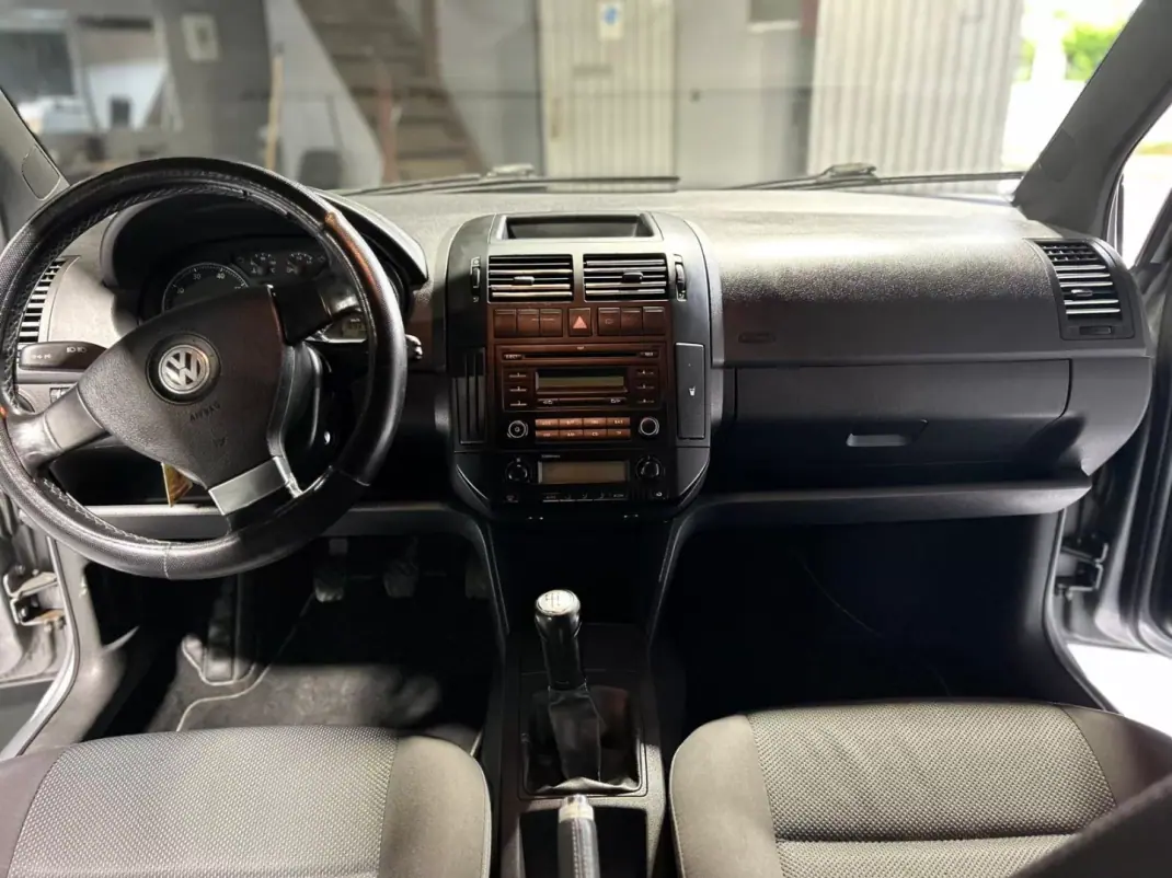 Volkswagen Polo 2009 - 6000 EUR, 189000 km - AUTO.MOTO.pt - 189000km - foto 11 de 21