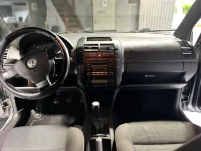 Volkswagen Polo 2009 - 6000 EUR, 189000 km - AUTO.MOTO.pt - 189000km - foto 11 de 21