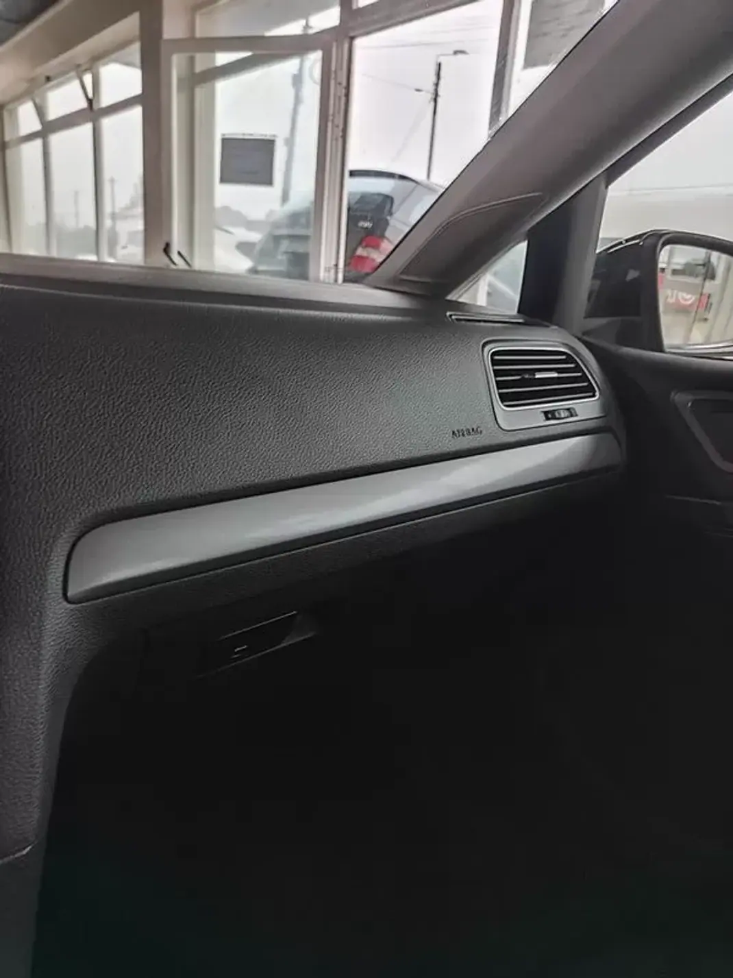 Volkswagen Golf 2013 - 10750 EUR, 198000 km - AUTO.MOTO.pt - 198000km - foto 31 de 34