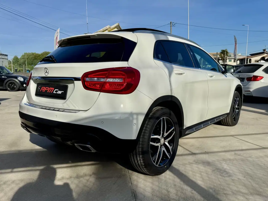 Mercedes-Benz GLA 180 2016 - 17999 EUR, 180000 km - AUTO.MOTO.pt - 180000km - foto 17 de 24