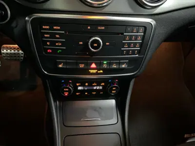 Mercedes-Benz GLA 180 2015 - 21950 EUR, 22737 km - AUTO.MOTO.pt - 22737km - foto 14 de 20