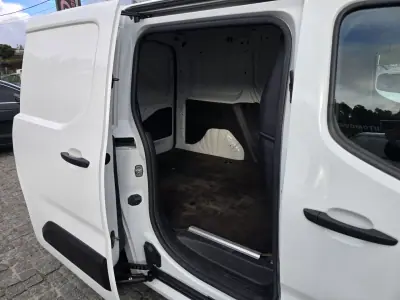 Peugeot PARTNER HDI 2020 - 13900 EUR, 99000 km - AUTO.MOTO.pt - 99000km - foto 13 de 22