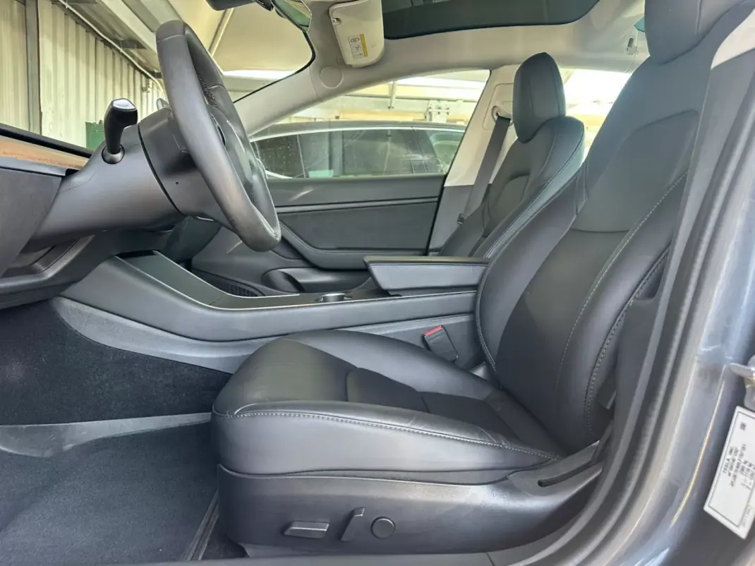 Tesla Model 3 2020 - 33900 EUR, 48971 km - 48971km - foto 17 de 31