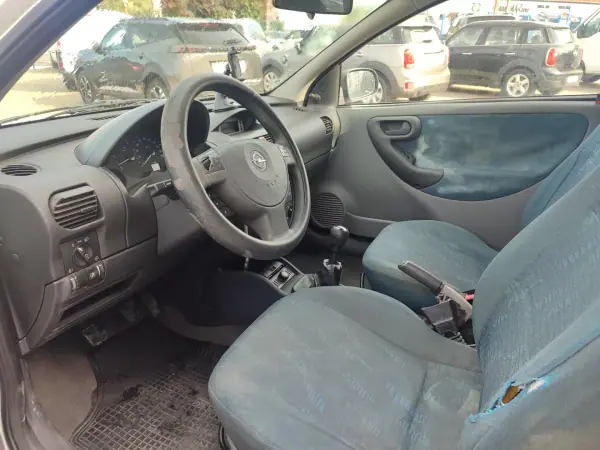 Opel Corsa 2006 - 2900 EUR, 277000 km - AUTO.MOTO.pt - 277000km - foto 14 de 17