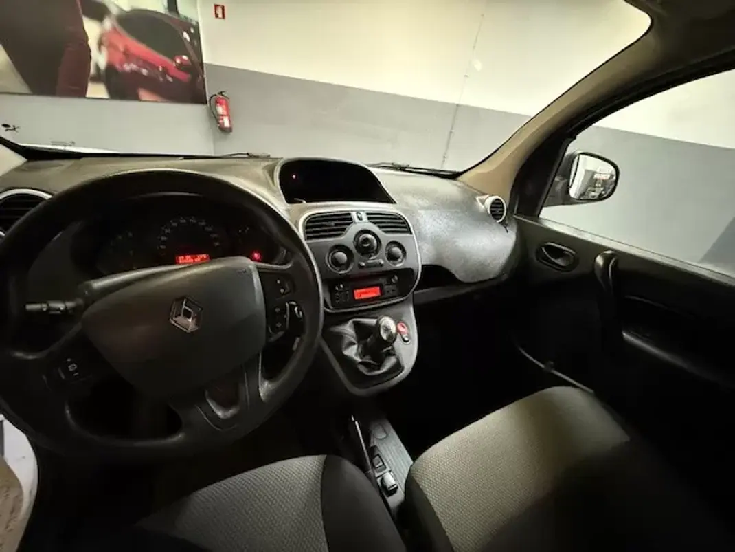 Renault Kangoo 2018 - 12250 EUR, 184400 km - AUTO.MOTO.pt - 184400km - foto 12 de 15