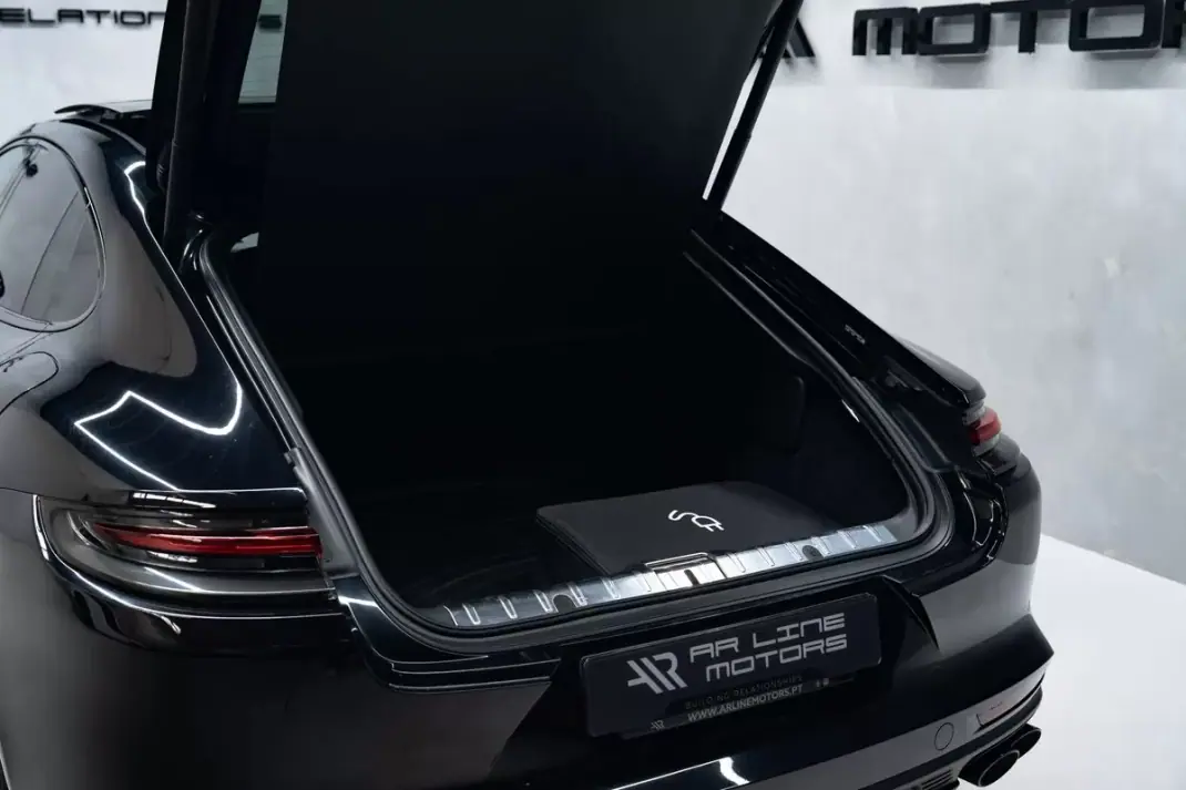 Porsche Panamera 2017 - 91950 EUR, 67458 km - AUTO.MOTO.pt - 67458km - foto 14 de 60