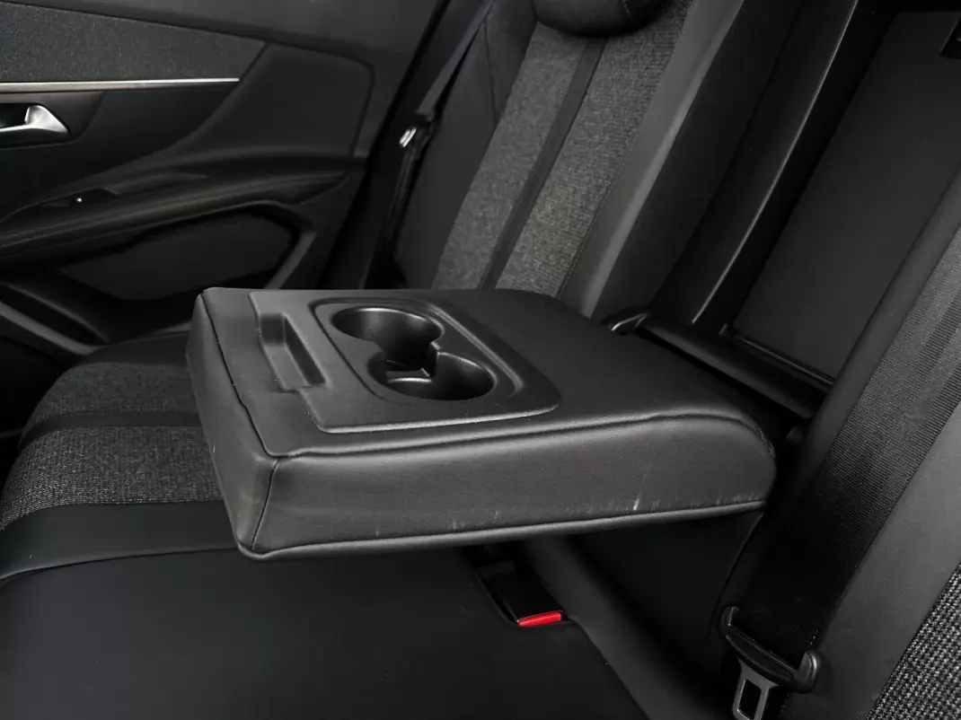 Peugeot 3008 2019 - 15990 EUR, 97900 km - AUTO.MOTO.pt - 97900km - foto 10 de 31