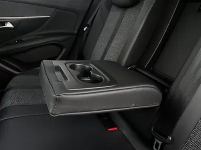 Peugeot 3008 2019 - 15990 EUR, 97900 km - AUTO.MOTO.pt - 97900km - foto 10 de 31