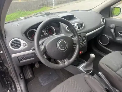 Renault Clio Break 2009 - 5450 EUR, 202000 km - AUTO.MOTO.pt - 202000km - foto 8 de 26