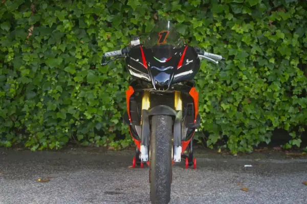 Aprilia Tuono 125 Base 2016 - 9750 EUR, 12400 km - AUTO.MOTO.pt - 12400km - foto 3 de 12