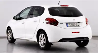 Peugeot 208 2015 - 7490 EUR, 113000 km - AUTO.MOTO.pt - 113000km - foto 7 de 21