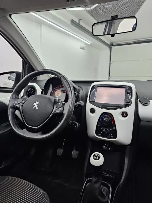Peugeot 108 2015 - 8650 EUR, 88563 km - AUTO.MOTO.pt - 88563km - foto 50 de 53
