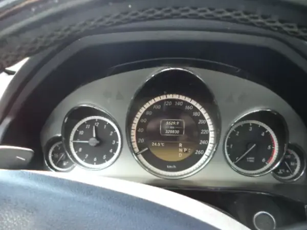 Mercedes-Benz E 250 2011 - 6990 EUR, 328830 km - AUTO.MOTO.pt - 328830km - foto 8 de 9