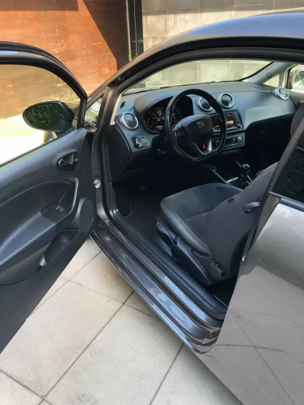 SEAT Ibiza 2016 - 10750 EUR, 142000 km - AUTO.MOTO.pt - 142000km - foto 9 de 33