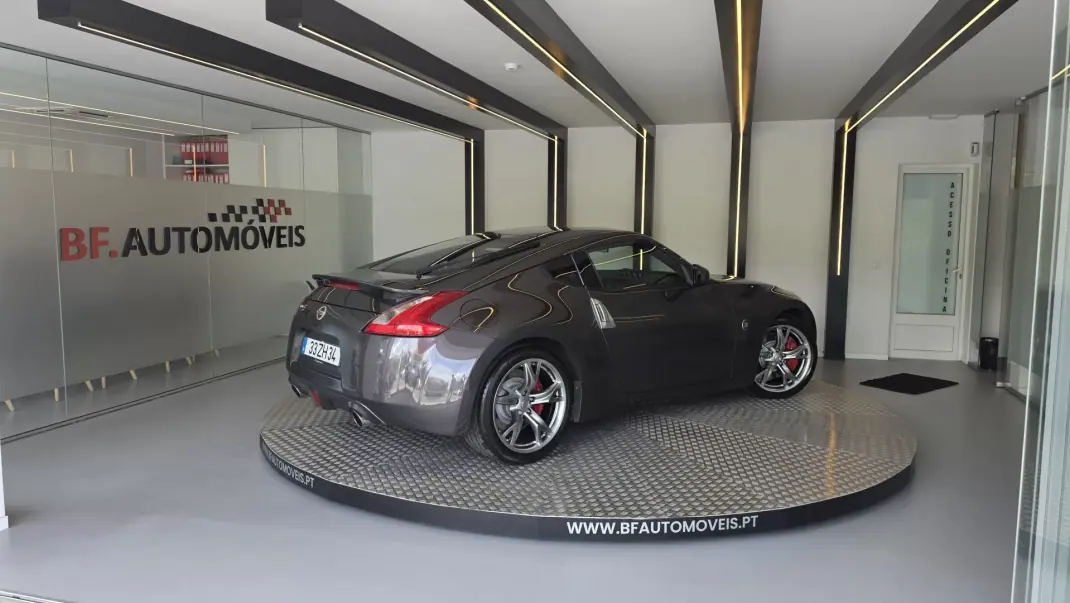 Nissan 370 Z 2010 - 39900 EUR, 111567 km - AUTO.MOTO.pt - 111567km - foto 4 de 62