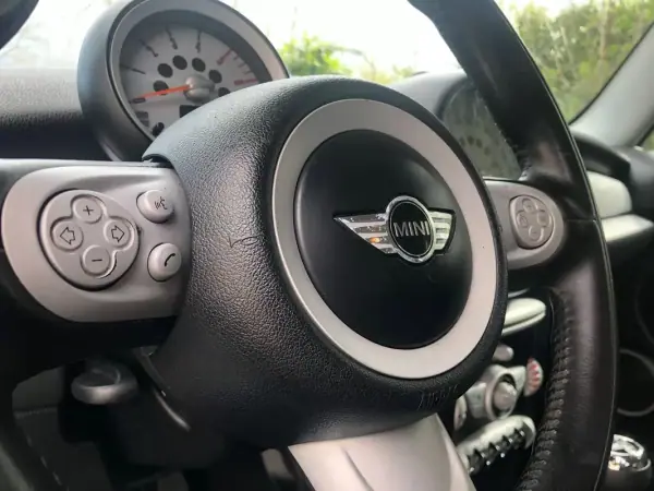 MINI Cooper 2008 - 7999 EUR, 300000 km - AUTO.MOTO.pt - 300000km - foto 15 de 42