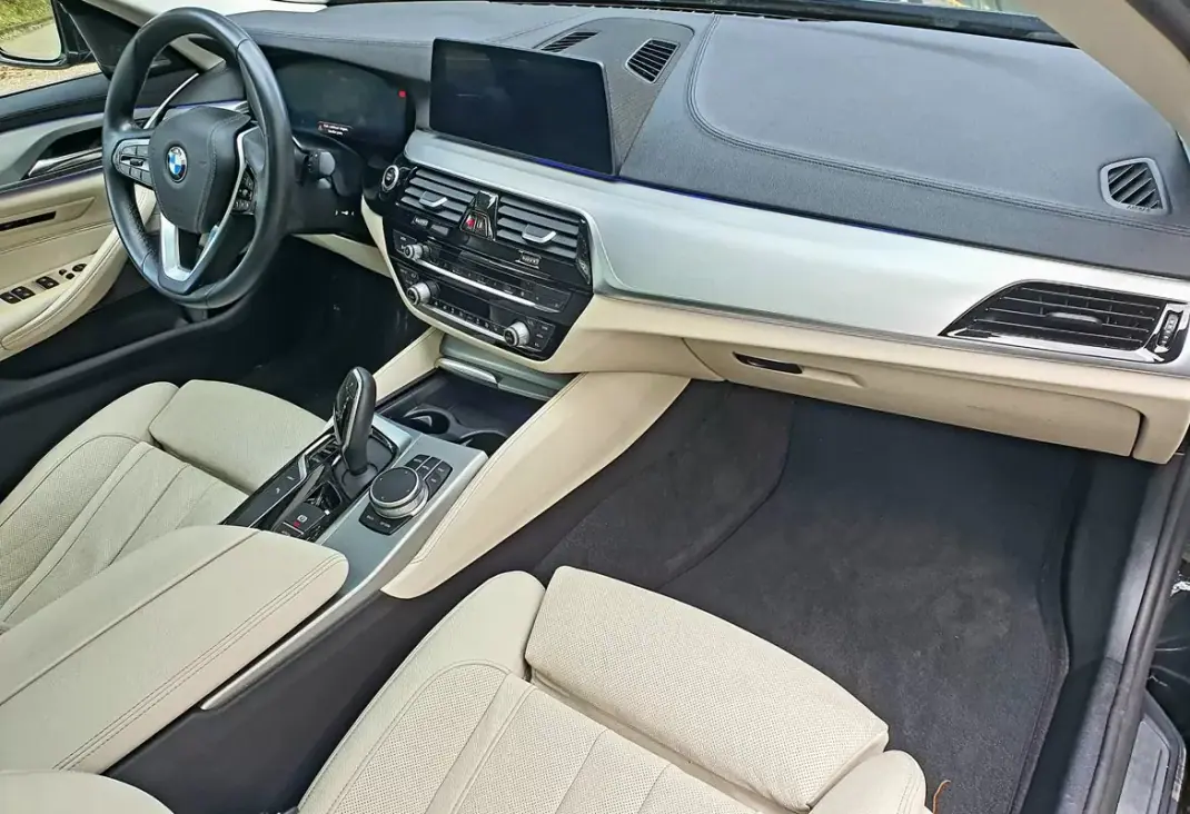 BMW 530e 2019 - 31990 EUR, 7558 km - AUTO.MOTO.pt - 7558km - foto 21 de 27