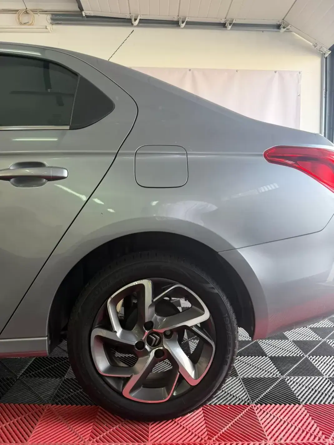 Citroën C-Elysée 2018 - 9900 EUR, 145950 km - AUTO.MOTO.pt - 145950km - foto 7 de 12