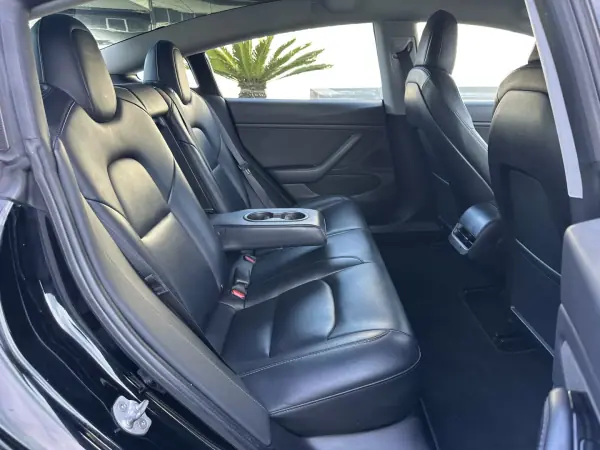 Tesla Model 3 2019 - 19900 EUR, 270000 km - AUTO.MOTO.pt - 270000km - foto 33 de 53
