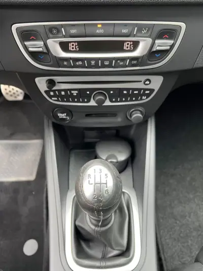 Renault Mégane Break 2011 - 7965 EUR, 260000 km - 260000km - foto 31 de 38