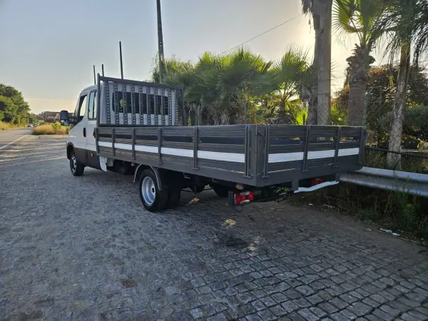 Iveco 2017 - 23750 EUR, 240000 km - AUTO.MOTO.pt - 240000km - foto 4 de 10