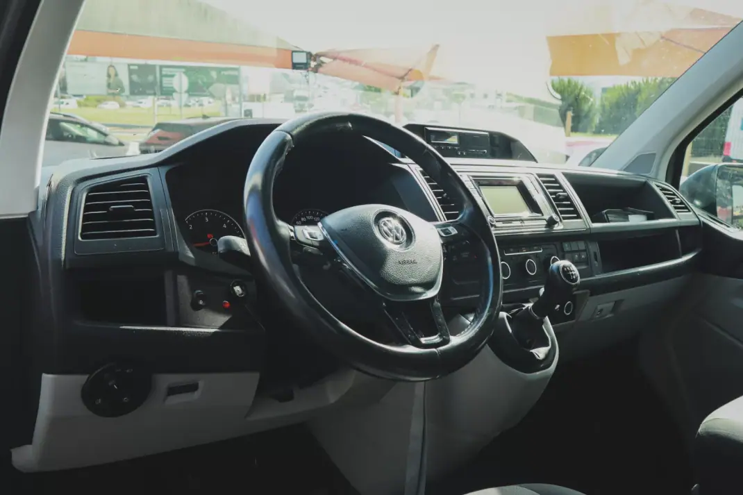 Volkswagen Transporter 2019 - 26950 EUR, 201710 km - AUTO.MOTO.pt - 201710km - foto 2 de 25