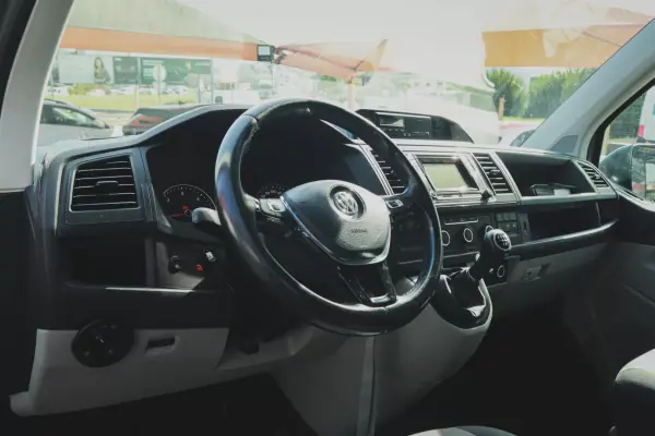 Volkswagen Transporter 2019 - 26950 EUR, 201710 km - AUTO.MOTO.pt - 201710km - foto 2 de 25