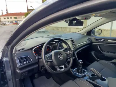 Renault Mégane 2022 - 14990 EUR, 112100 km - AUTO.MOTO.pt - 112100km - foto 12 de 17