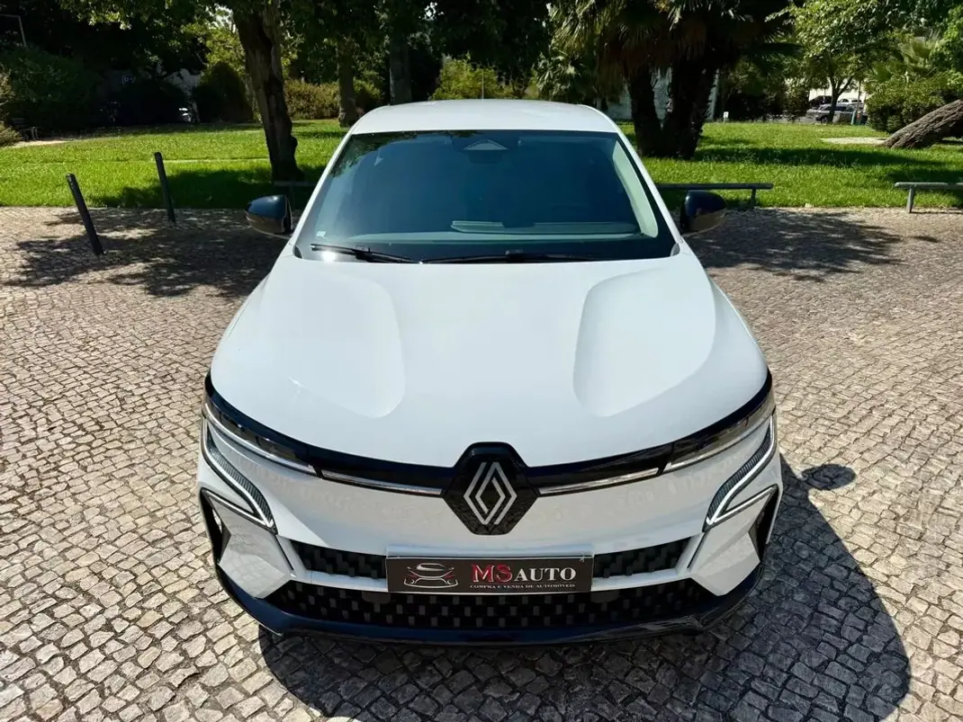 Renault Mégane E-Tech 2023 - 21990 EUR, 43500 km - AUTO.MOTO.pt - 43500km - foto 6 de 38