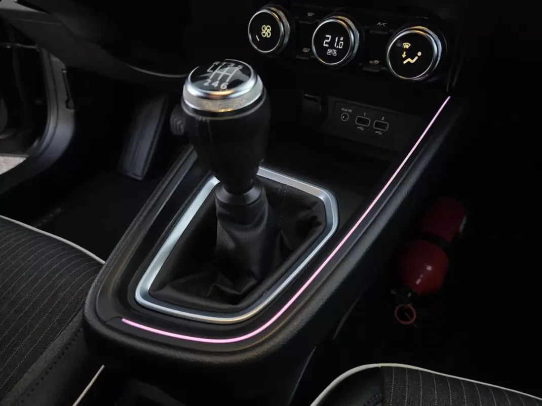 Renault Clio 2022 - 14500 EUR, 104000 km - AUTO.MOTO.pt - 104000km - foto 26 de 43