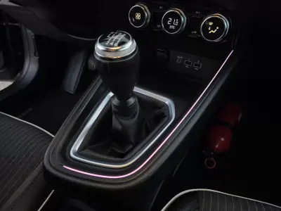 Renault Clio 2022 - 14500 EUR, 104000 km - AUTO.MOTO.pt - 104000km - foto 26 de 43