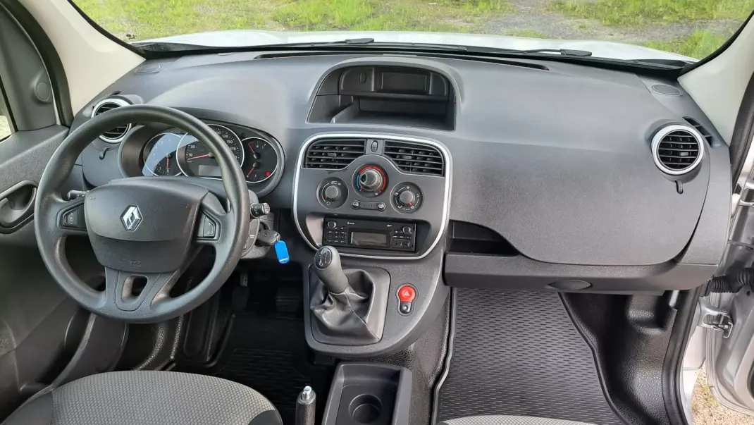 Renault 2019 - 19900 EUR, 100835 km - AUTO.MOTO.pt - 100835km - foto 5 de 28