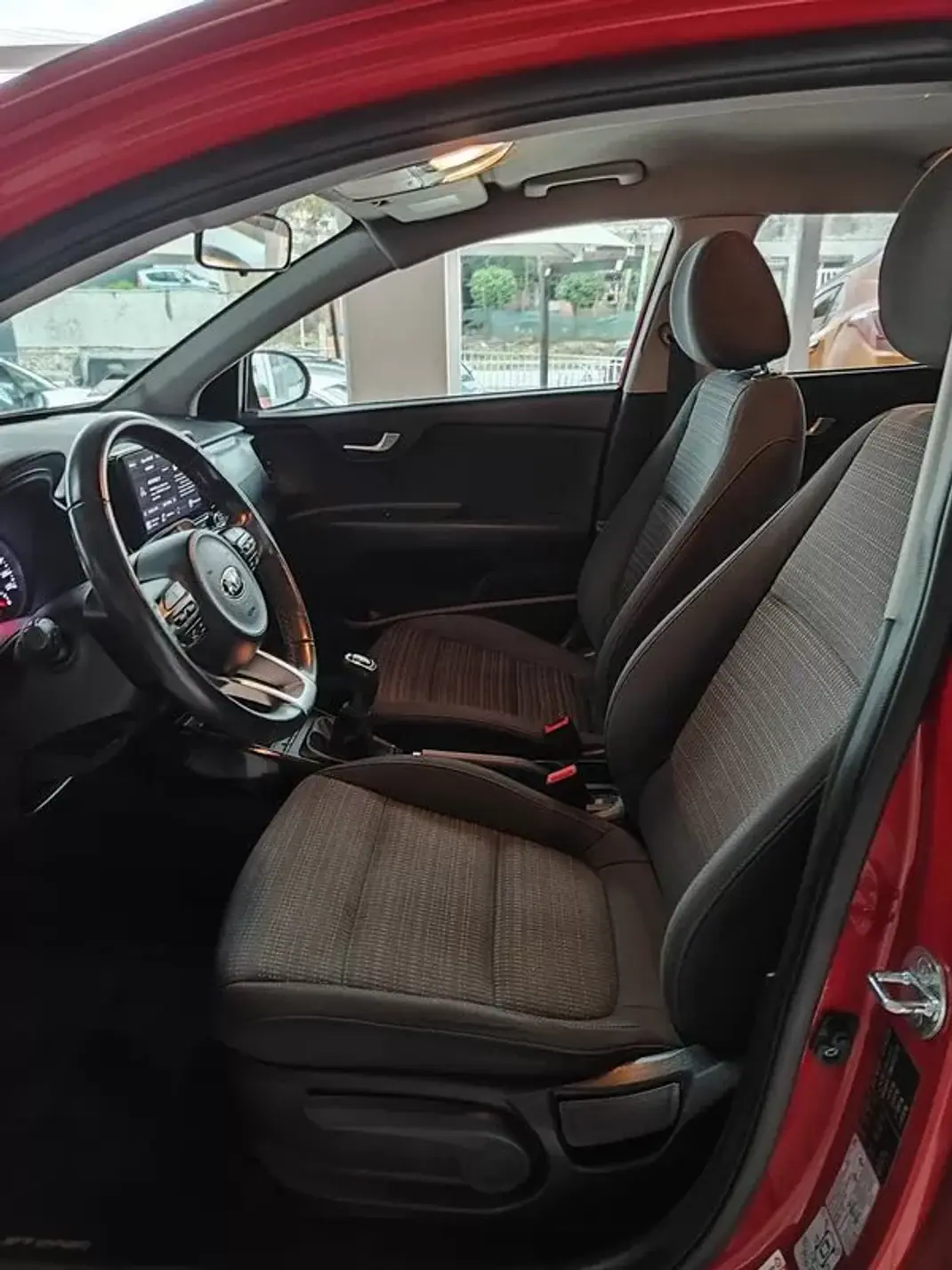 Kia Stonic 2021 - 14950 EUR, 29990 km - AUTO.MOTO.pt - 29990km - foto 13 de 33