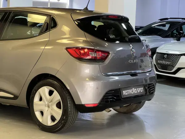 Renault Clio 2013 - 7990 EUR, 160000 km - 160000km - foto 24 de 38