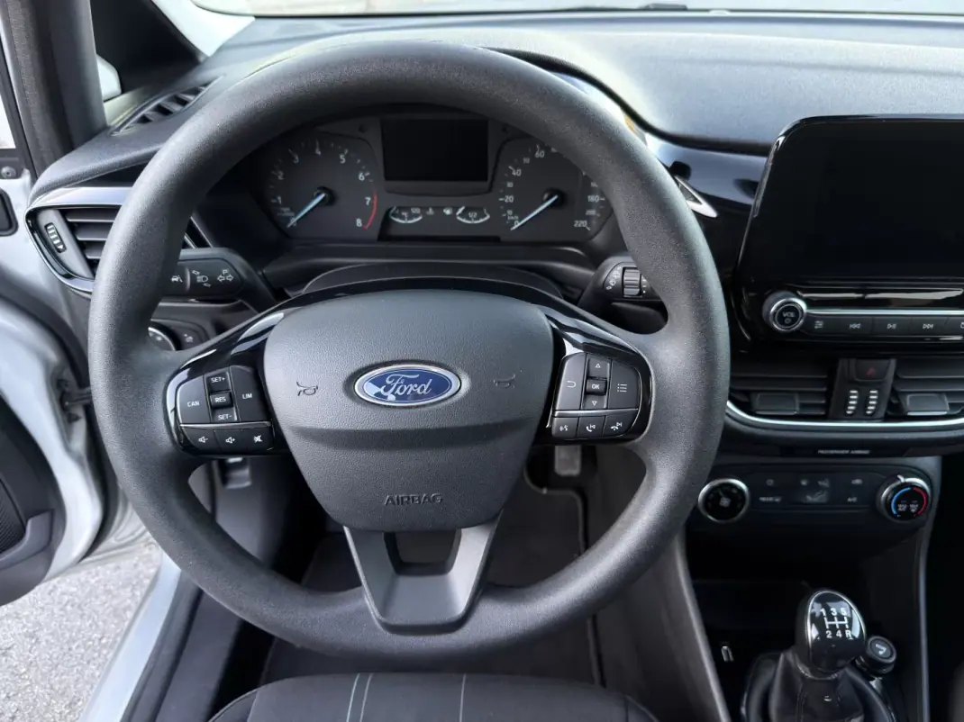 Ford Fiesta 2018 - 10500 EUR, 138071 km - AUTO.MOTO.pt - 138071km - foto 12 de 21