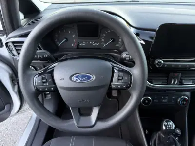 Ford Fiesta 2018 - 10500 EUR, 138071 km - AUTO.MOTO.pt - 138071km - foto 12 de 21