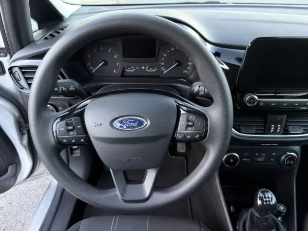 Ford Fiesta 2018 - 10500 EUR, 138071 km - AUTO.MOTO.pt - 138071km - foto 12 de 21