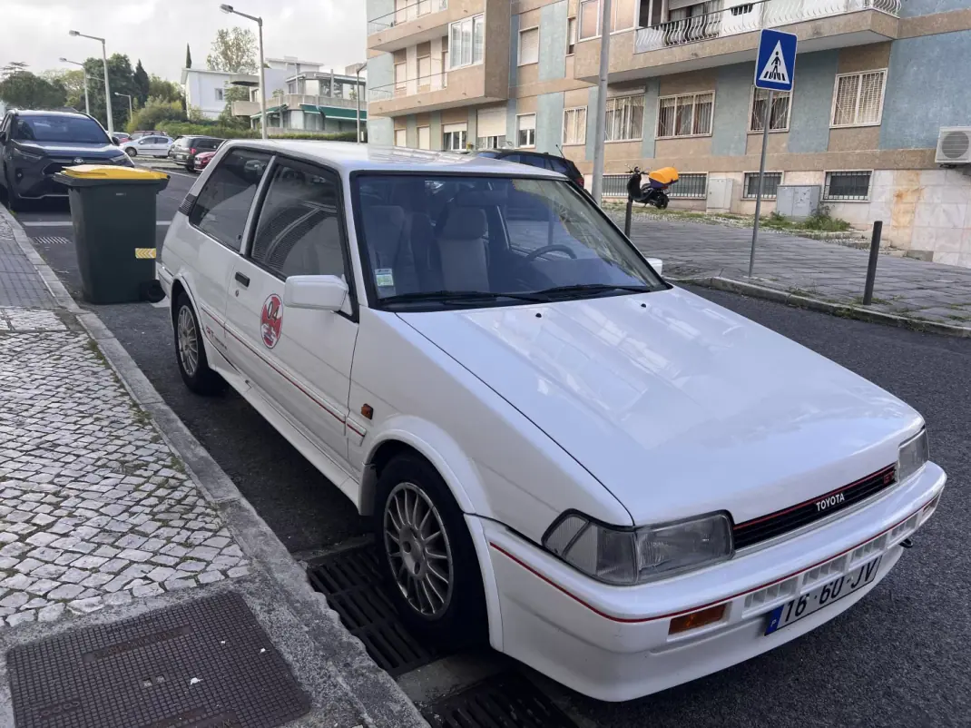 Toyota Corolla 1985 - 33000 EUR, 79000 km - 79000km - foto 4 de 10