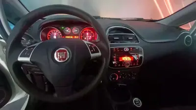 Fiat Punto 2016 - 7990 EUR, 141635 km - AUTO.MOTO.pt - 141635km - foto 2 de 15